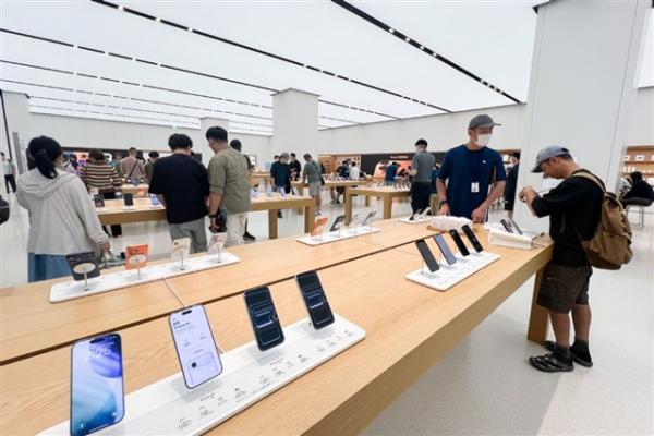 Apple's AI strategy gains scale as&hellip;