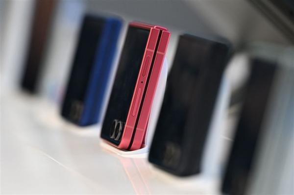 Samsung may scale back foldable storage…