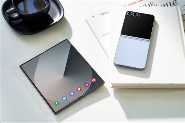 photo of Apple and Samsung drive foldables toward 4:3 displays as market enters next design cycle image