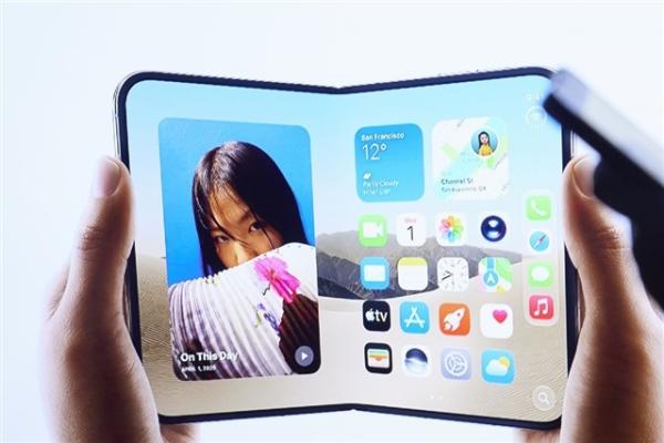 iPhone Duo's price opens room for…