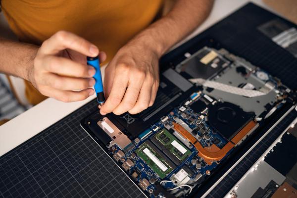 photo of FTC warns some PC manufacturers that they're violating right to repair rules image