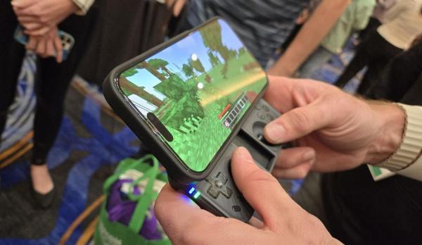 photo of I adore this clever mobile gamepad with Hall effect sticks and a snap-up design image