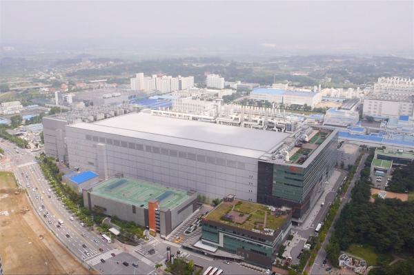 Ex-SK Hynix employee gets 18 months for…
