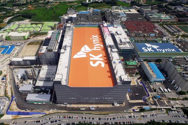 Samsung, SK Hynix inventories surge as…