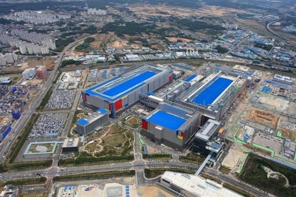 photo of Samsung delays Taylor and Pyeongtaek fab construction amid global semiconductor slowdown image