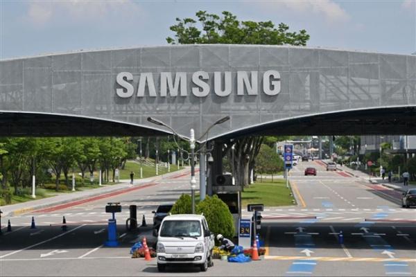 photo of Samsung bets on Galaxy S25 launch after weak mobile earnings image