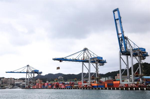 photo of Trump’s tariffs hold—for now, nations await Supreme Court decision image