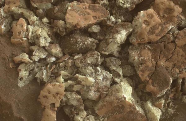 photo of NASA’s Curiosity rover accidentally uncovered pure sulfur crystals on Mars image