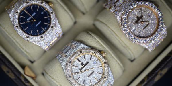Russian secret service agents seized millions of dollars of Swiss luxury watches from Audemars Piguet in apparent…