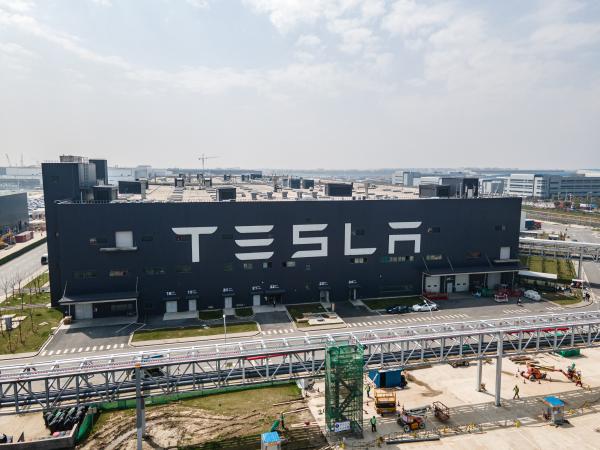 Tesla delivered a record-breaking number of vehicles in the first quarter of 2022, despite supply chain issues and…