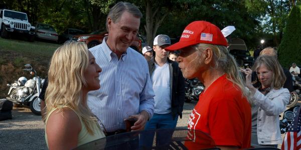 photo of Republican voters gush about Marjorie Taylor Greene instead as she stumps for a struggling David Perdue ahead of Georgia… image