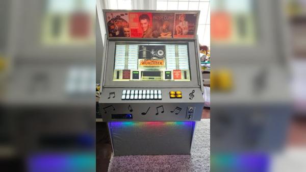 photo of Maker builds Raspberry Pi jukebox and loads it full of custom music image