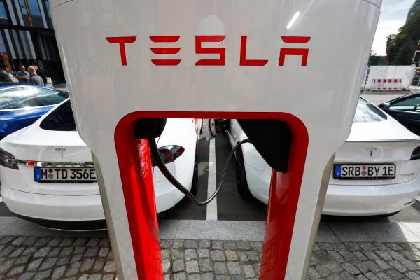 photo of Tesla Supercharger flaw lets rival EVs top up for free in Europe image