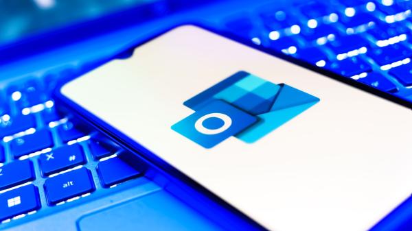 photo of Microsoft blocks Outlook from sending two more file types over security concerns image