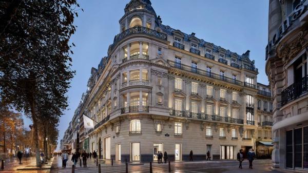 Apple Closes French Stores Ahead of…