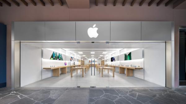 Apple Stores Moving This Weekend in…