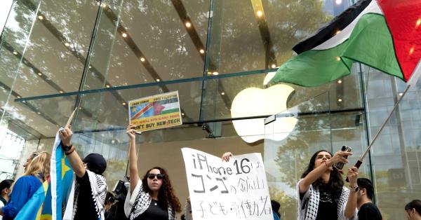 Protesters Take to Apple Stores…