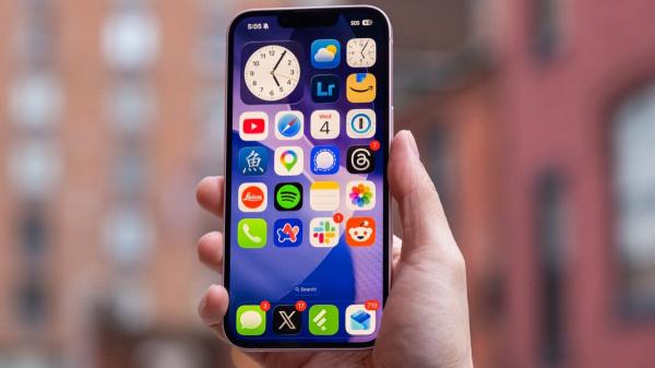 photo of Apple’s New iOS Update Finally Throws a Bone to the Android Green Bubbles image