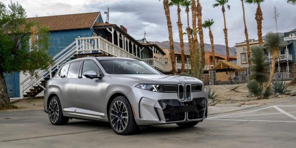 photo of BMW is already discounting the new iX5 with a $1,000 loyalty bonus image