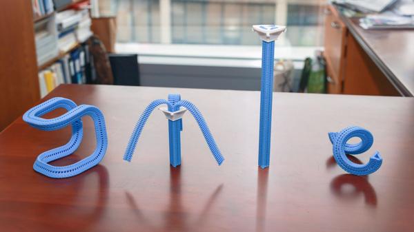 photo of 3D-printed Y-zipper turns from flexible to hard in less time than it takes to zip your fly image