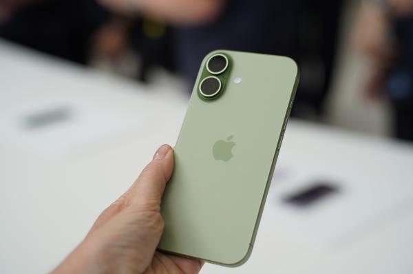 It looks like Apple’s iPhone 18 really…