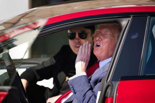 photo of Trump Says He Will Designate Attacks on Tesla Dealerships as ‘Domestic Terrorism’ image