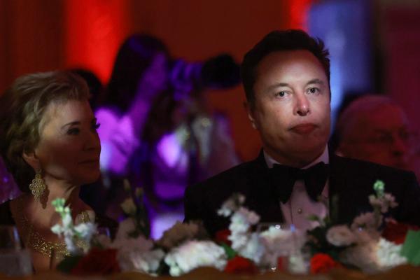 photo of Elon Musk Is Blocking Links to a Journalist’s Investigation Into His Doppelganger image