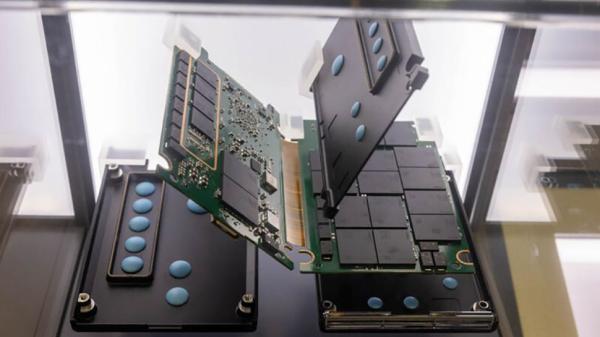 Samsung shows insides of its 128TB SSD…