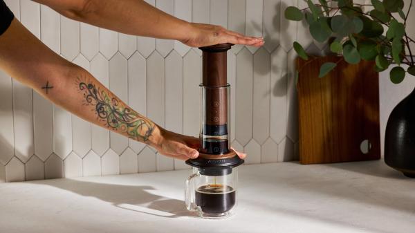 AeroPress unveils a walnut brewer and…