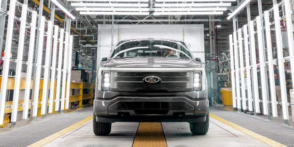photo of Ford drastically cuts workforce at F-150 Lightning EV plant amid ‘much slower’ demand image