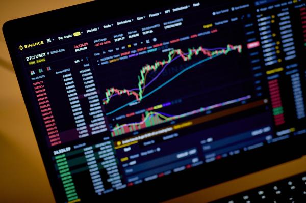 Binance pauses withdrawals as hackers&hellip;