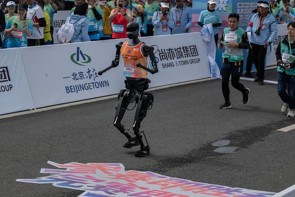 photo of Robots run a half marathon, slowly image