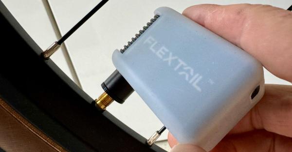 photo of The Flextail Tiny Bike Pump is a solid pump half the time image