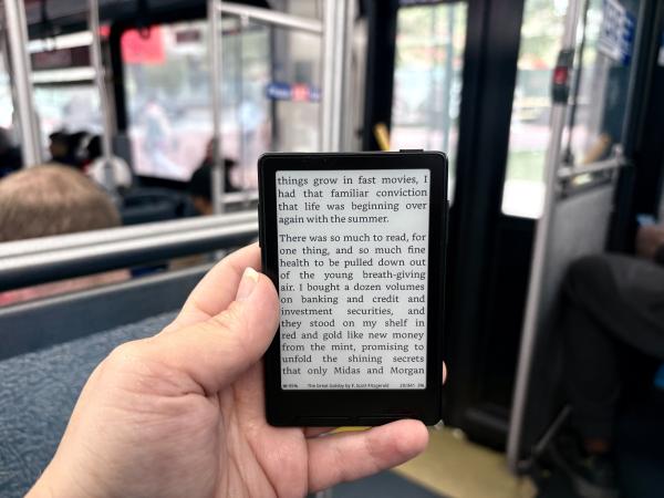 This tiny, magnetic e-reader could stop&hellip;
