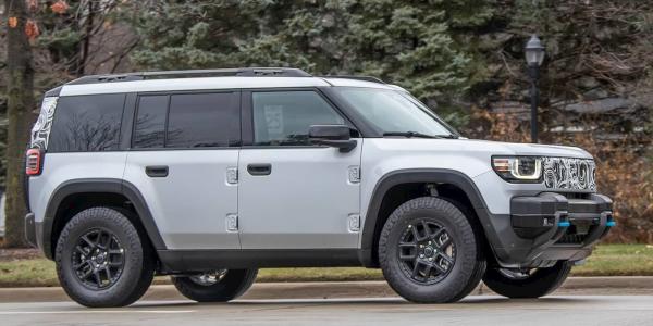 photo of Jeep Recon EV looks familiar in the latest spy photos and here’s a first look at the interior image