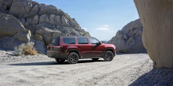 The Jeep Wagoneer and Ram 1500 extended-range EVs face…