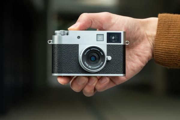 photo of Fujifilm’s X Half camera is so dedicated to the analog vibes, it can’t shoot RAW image