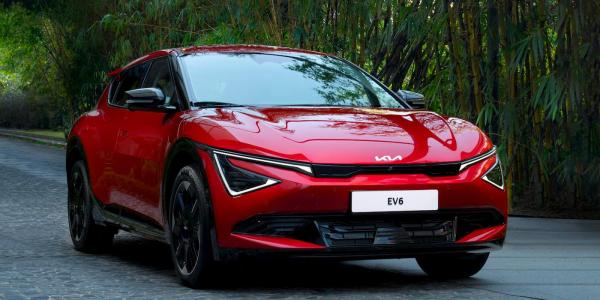 photo of Kia’s updated 2025 EV6 spotted on US streets, and it looks like a major upgrade image