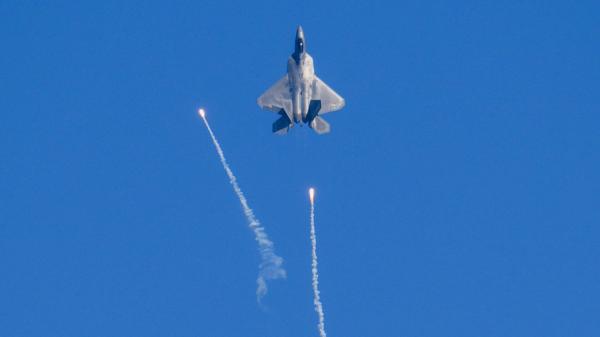 F-22 Raptor pilot successfully…