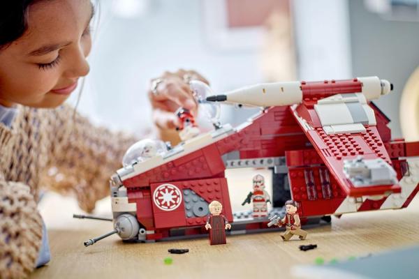 photo of Pre-Star Wars Day? LEGO Coruscant Guard Gunship With 5 Minifigures Drops to All-Time Low image