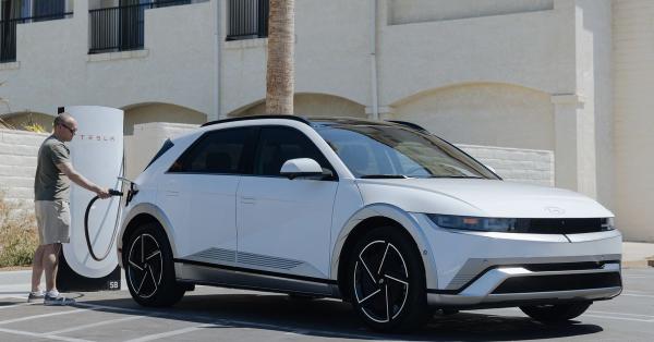 photo of Hyundai’s first EV with native Tesla Supercharging is the new Ioniq 5 image