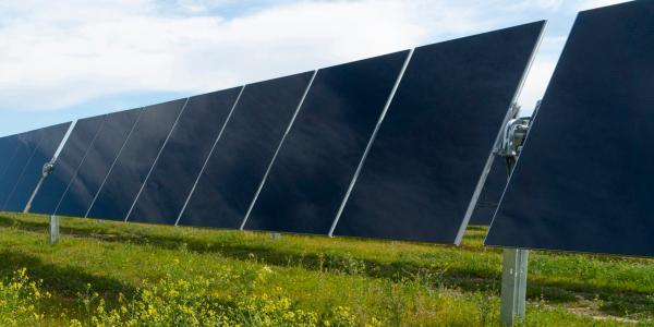 photo of Solar farms generating 724 MW in Oklahoma will power Google AI image