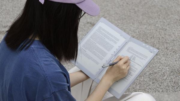 photo of The InkLeaf is a dual-screen e-paper tablet that lets you read on one display and take notes on the other image