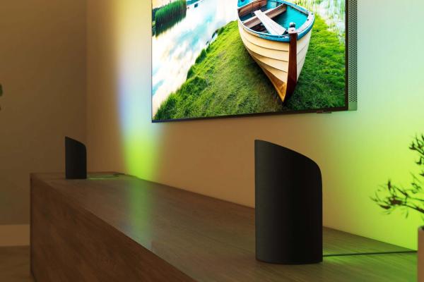 photo of Philips Hue’s latest light can bathe your walls in color image