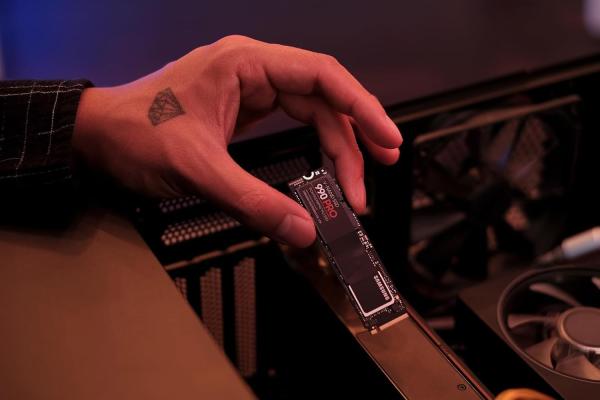 photo of Now Tariffs Are Gone, Amazon Smashes Samsung SSD 990 Pro Prices To An All-Time Low image