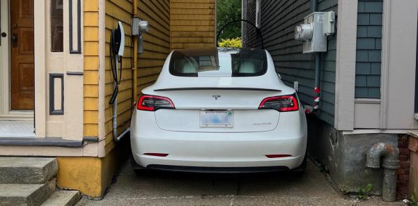 photo of Tesla updated its summon feature. Now this owner can’t get to his car. image