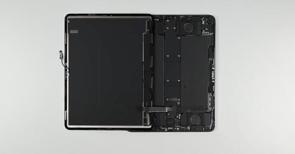Replacing the OLED iPad Pro’s battery…