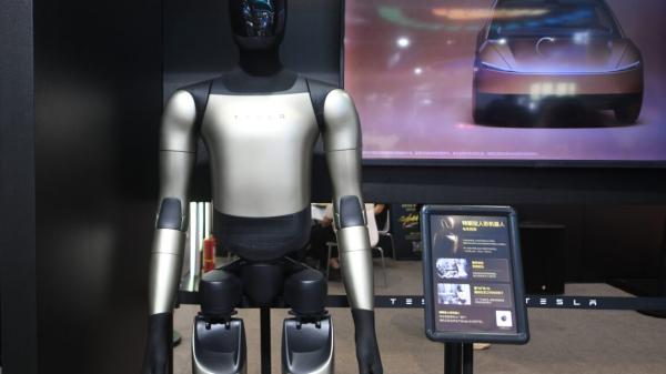 photo of Tesla workers balk at training Optimus humanoid robots as replacements image