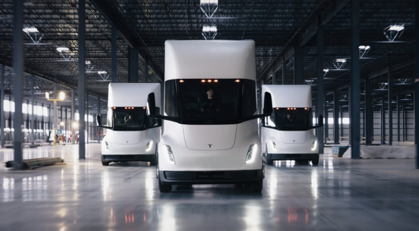 photo of Einride to deploy 500 Tesla Semis in biggest electric truck order yet image