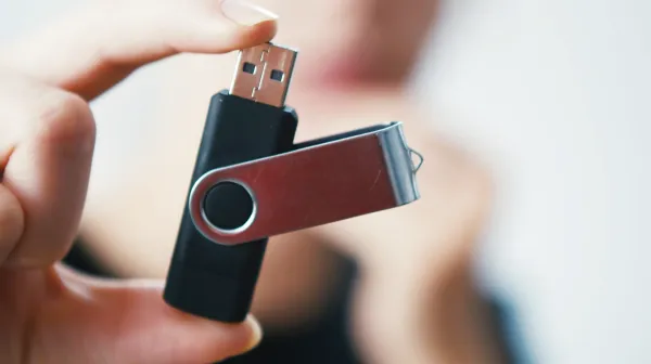 photo of USB flash drives are going extinct. Use these better alternatives instead image